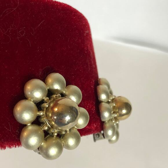 Vintage Coro Earrings, Gold Tone Orbit Clip On Round Flowers Matte Shiny - Picture 2 of 9